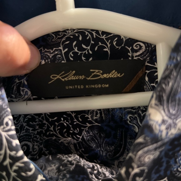 Designer dress shirt, size 16.5L. Well tailored. Beautiful pattern. - Picture 2 of 3